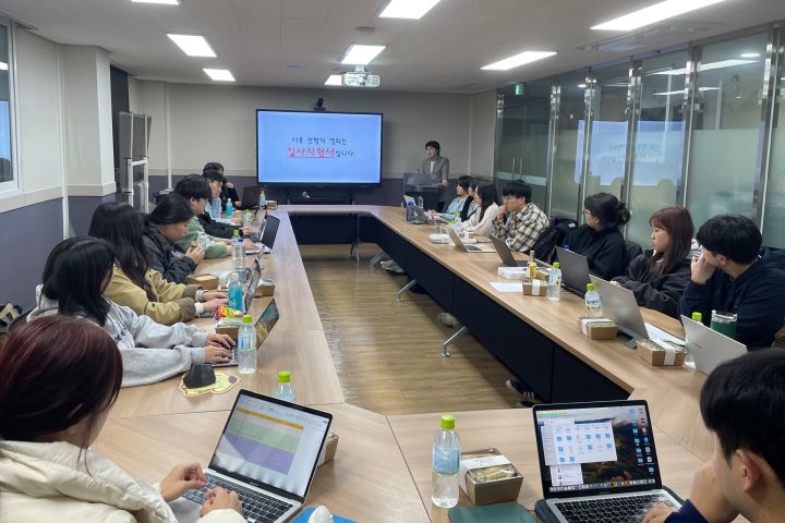 (사진) 커리어링 집단 상담 프로그램에 참여하고 있는 학생들_수정본.jpg